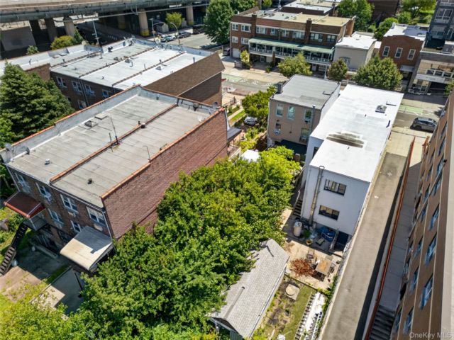  4 BR,  2.00 BTH &nbsp;House style home in Astoria