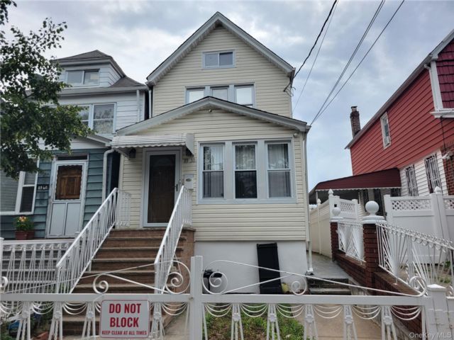  3 BR,  2.00 BTH &nbsp;Colonial style home in Hollis