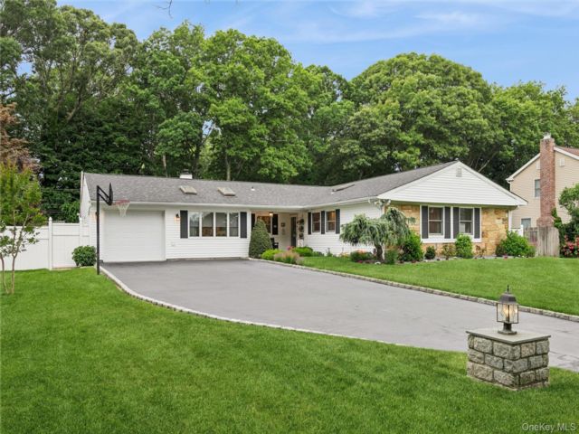 [Stony Brook Real Estate, listing number 7310402]
