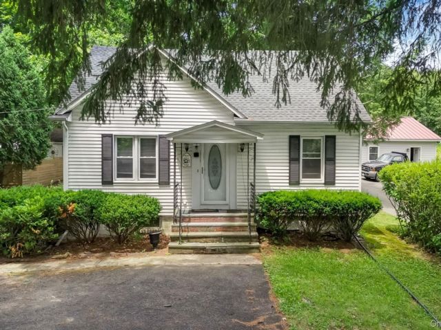 [New Paltz Real Estate, listing number 7310405]