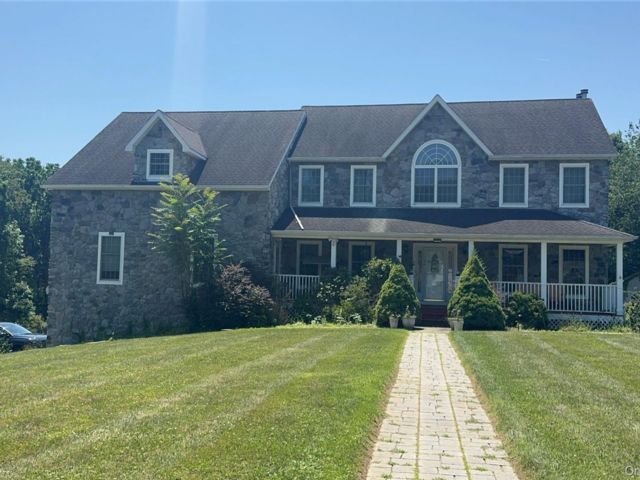  7 BR,  7.00 BTH &nbsp;Colonial style home in Rock Tavern