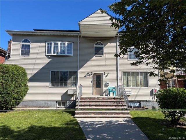  5 BR,  2.00 BTH &nbsp;House style home in Queens Village