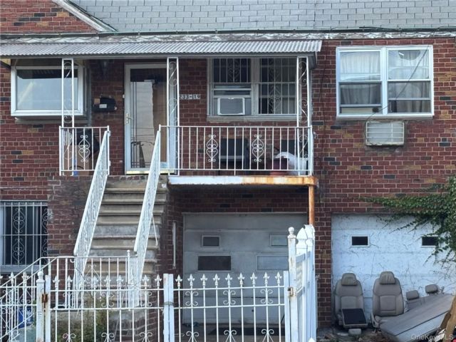  4 BR,  2.00 BTH &nbsp;House style home in Cambria Heights