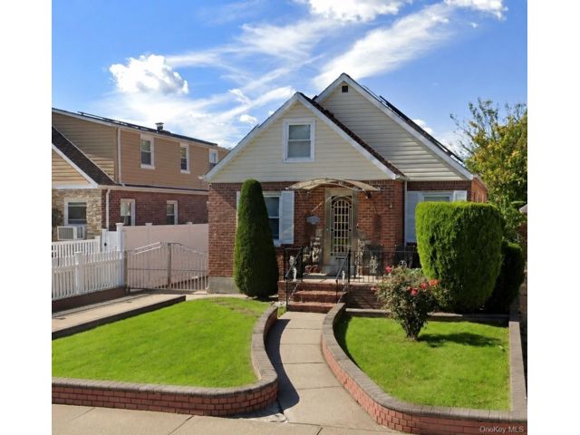  4 BR,  2.00 BTH &nbsp;Cape cod style home in Cambria Heights
