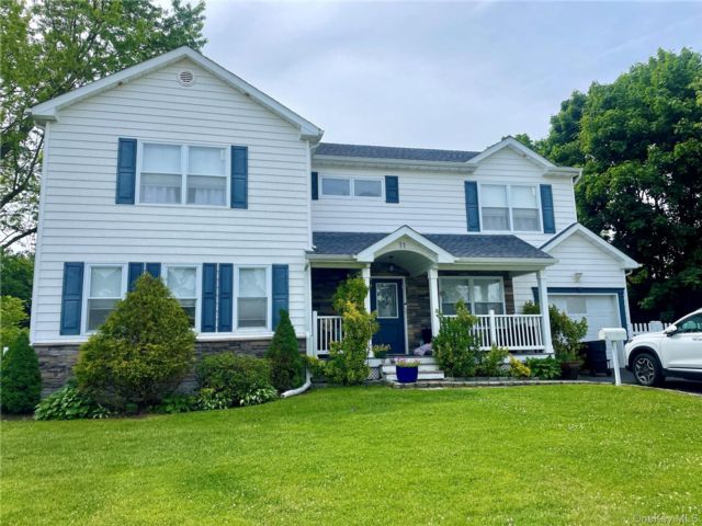  4 BR,  3.00 BTH &nbsp;Colonial style home in Plainview