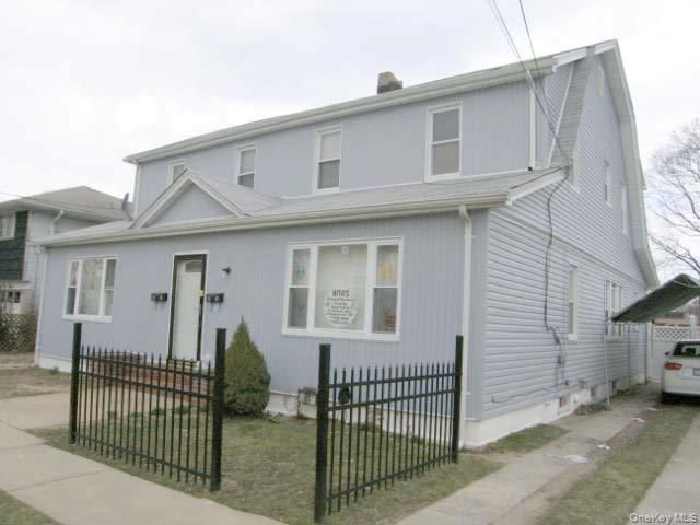  6 BR,  2.00 BTH &nbsp;Colonial style home in Hempstead