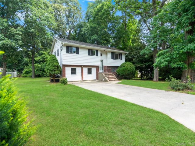 [Centereach Real Estate, listing number 7310558]