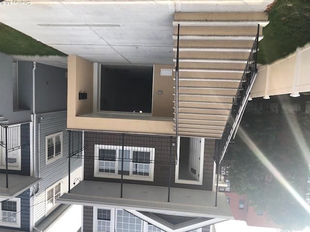 3 BR,  2.00 BTH &nbsp;Includes legal  style home in Far Rockaway