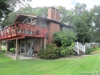  4 BR,  3.00 BTH &nbsp;Contemporary style home in Mattituck