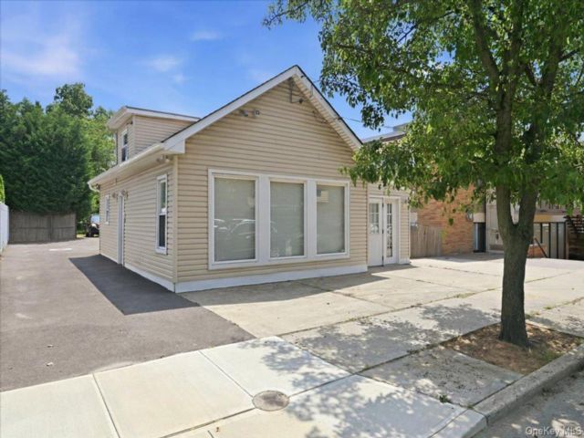 Studio,  0.00 BTH &nbsp;House style home in Wantagh