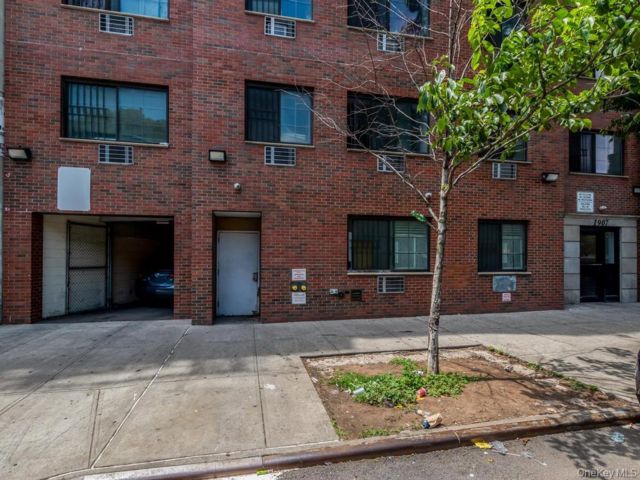 Studio,  0.00 BTH &nbsp;High rise style home in West Farms