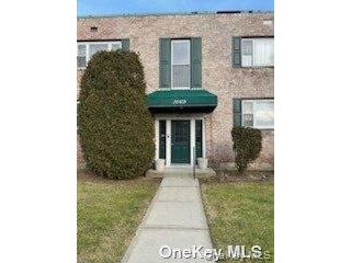  1 BR,  1.00 BTH &nbsp;Garden style home in Valley Stream