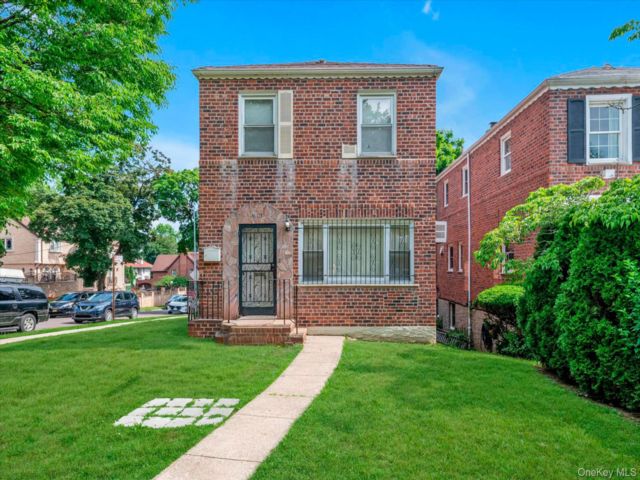  3 BR,  2.00 BTH &nbsp;Colonial style home in Briarwood