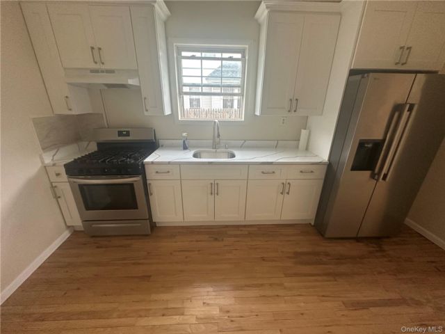  3 BR,  2.00 BTH &nbsp;Colonial style home in Jamaica