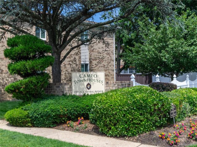  3 BR,  4.00 BTH &nbsp;Condo style home in Valley Stream