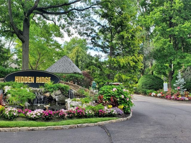  3 BR,  3.00 BTH &nbsp;Other style home in Syosset
