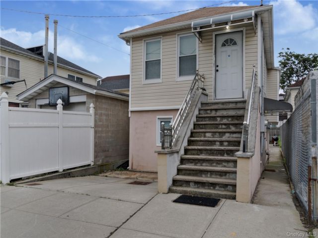  4 BR,  2.00 BTH &nbsp;Bungalow style home in Arverne