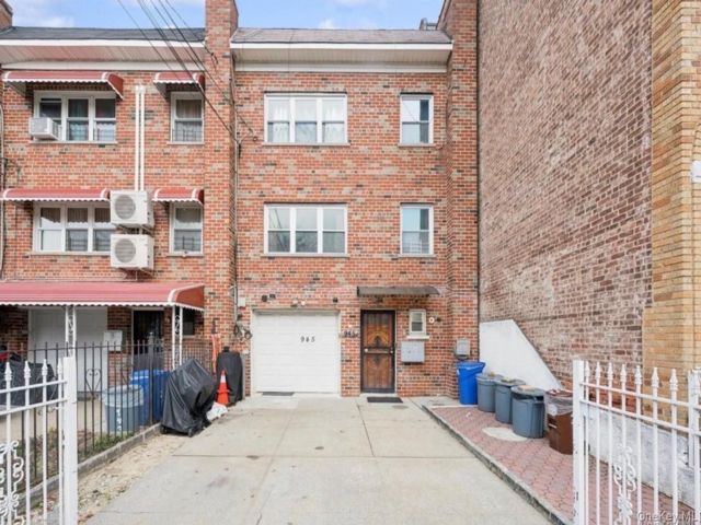[Wakefield Real Estate, listing number 7310864]