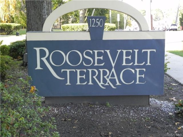  1 BR,  1.00 BTH &nbsp;Mid rise style home in New Rochelle