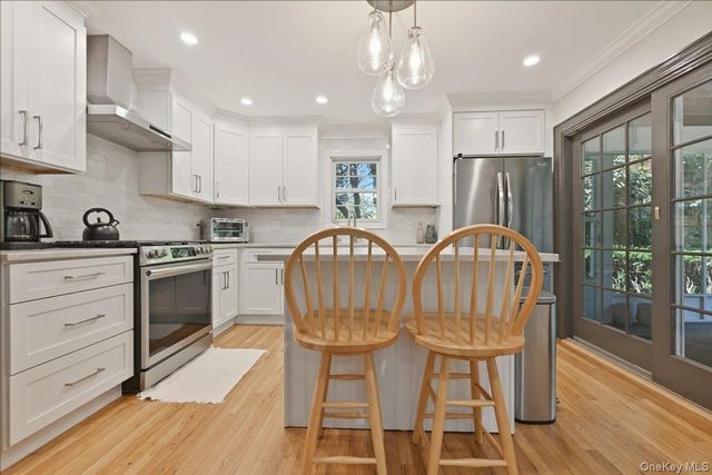  5 BR,  3.00 BTH &nbsp;Ranch style home in Garden City