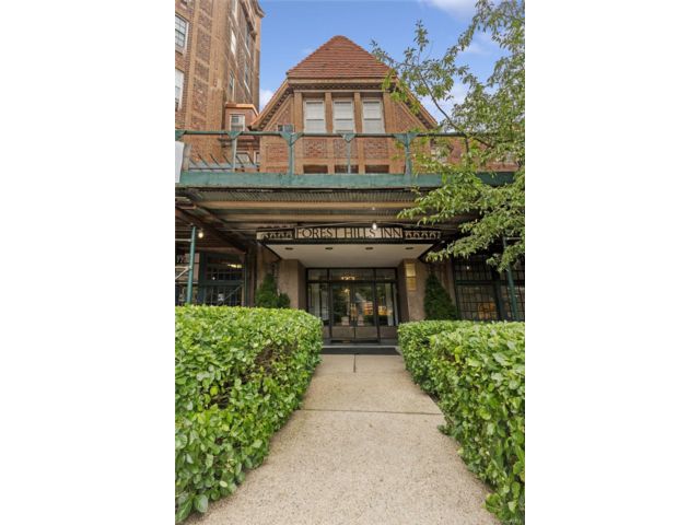 Studio,  1.00 BTH &nbsp;Other style home in Forest Hills