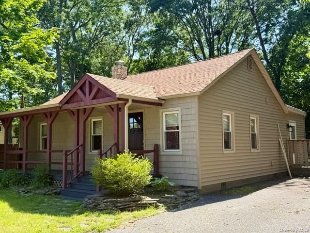 2 BR,  1.00 BTH &nbsp;Ranch style home in Shirley