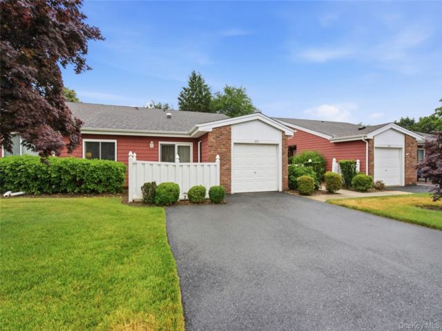  1 BR,  1.00 BTH &nbsp;Garden style home in Saint James