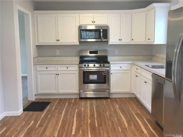  4 BR,  2.00 BTH &nbsp;Ranch style home in South Huntington