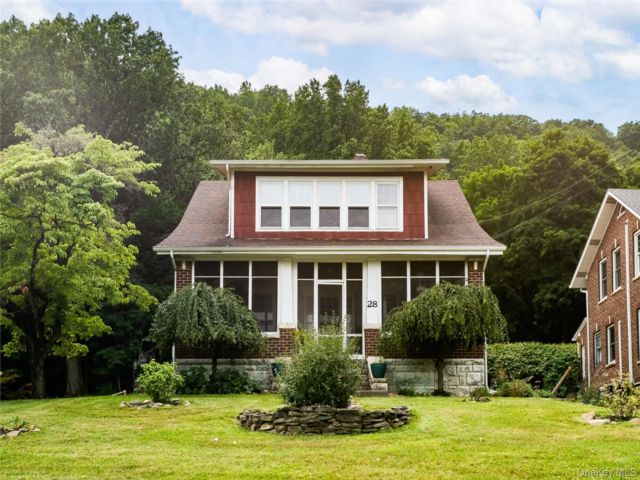  4 BR,  2.00 BTH &nbsp;Colonial style home in Haverstraw