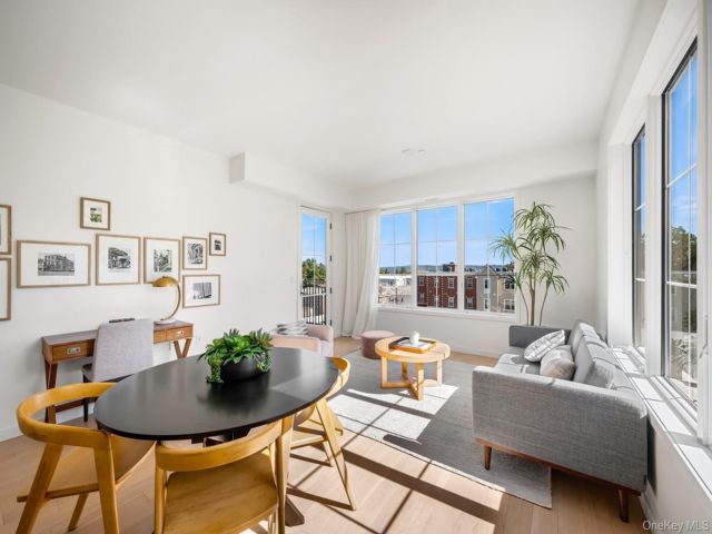  2 BR,  2.00 BTH &nbsp;Other style home in Nyack