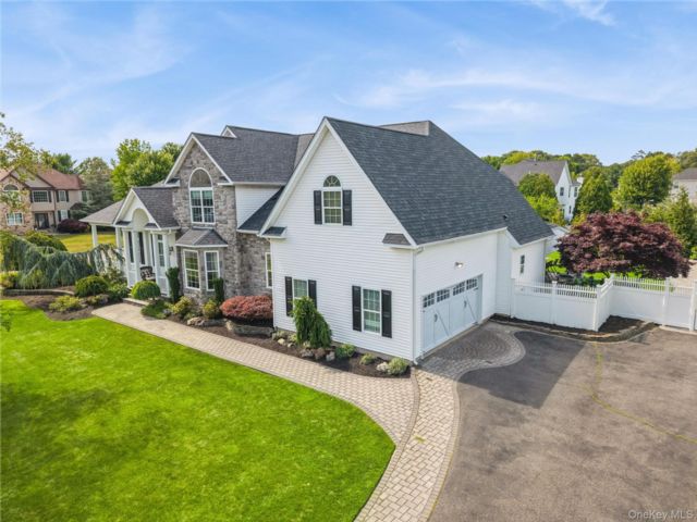  5 BR,  5.00 BTH &nbsp;Victorian style home in Shoreham