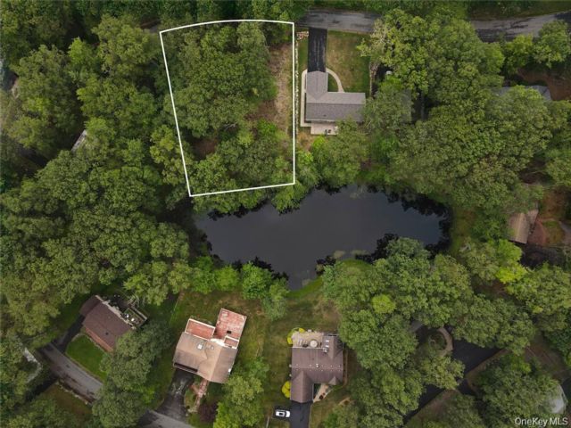 Lot <b>Size:</b>  &nbsp;House style home in Rock Hill