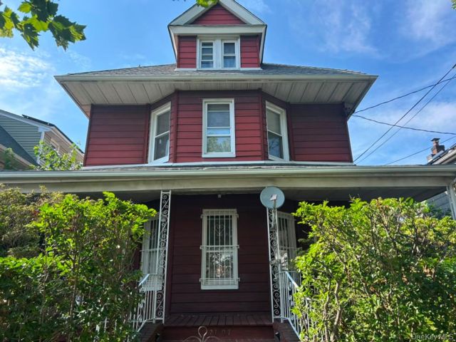  2 BR,  1.00 BTH &nbsp;Colonial style home in Richmond Hill