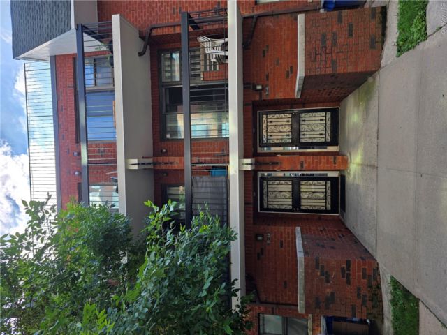  2 BR,  2.00 BTH &nbsp;Contemporary style home in Fresh Meadows