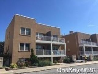  1 BR,  1.00 BTH &nbsp;Mid rise style home in Long Beach