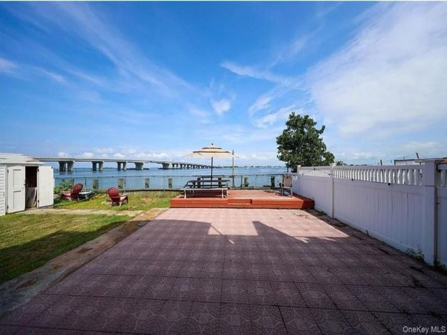  4 BR,  3.00 BTH &nbsp;Other style home in Rockaway Beach