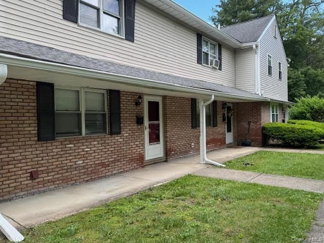  3 BR,  2.00 BTH &nbsp;Full floor apar style home in Cornwall