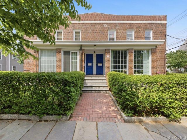  8 BR,  5.00 BTH &nbsp;Colonial style home in Yonkers