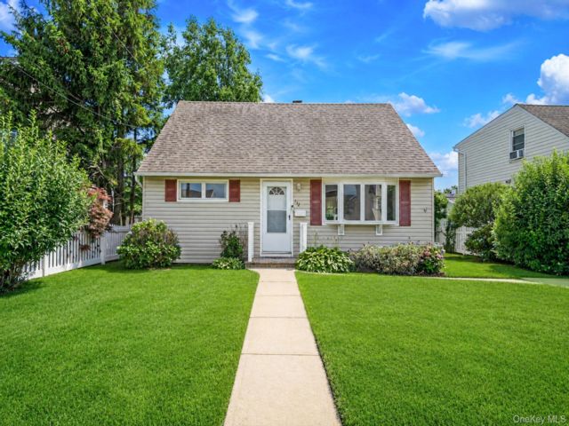  4 BR,  1.00 BTH &nbsp;Cape cod style home in Massapequa