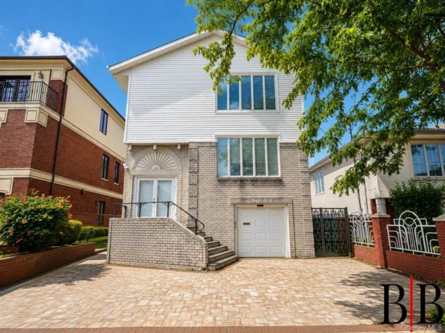  5 BR,  4.00 BTH &nbsp;Other style home in Mill Basin