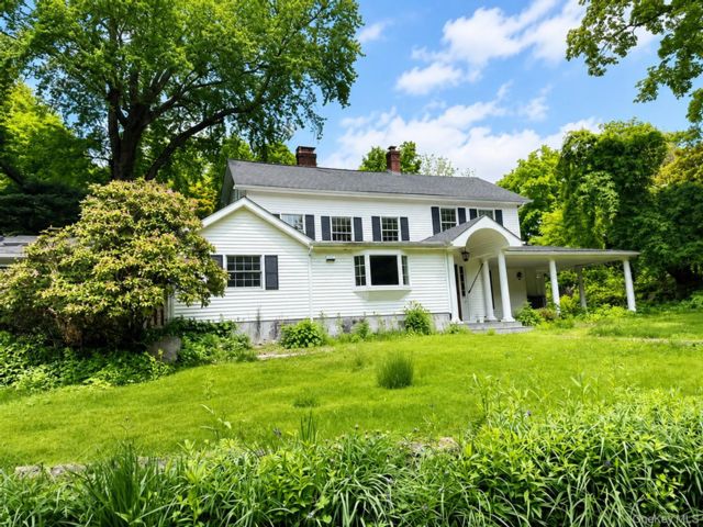 4 BR,  6.00 BTH &nbsp;Colonial style home in Millwood