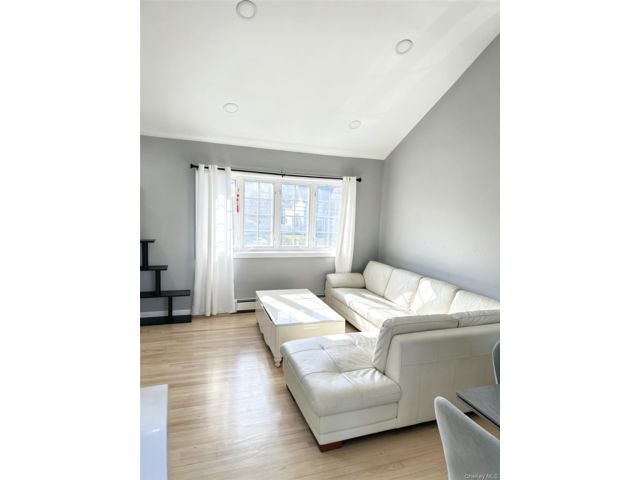 [PHOTO]