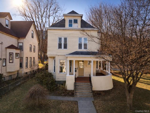 10 BR,  4.00 BTH &nbsp;Colonial style home in Haverstraw
