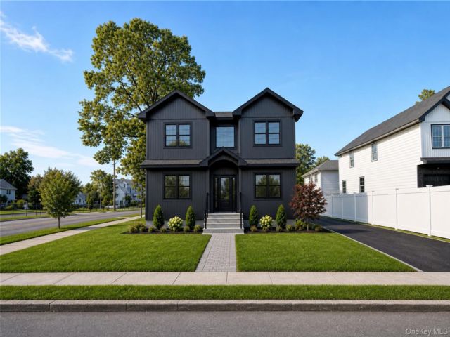  5 BR,  3.00 BTH &nbsp;Colonial style home in Elmont