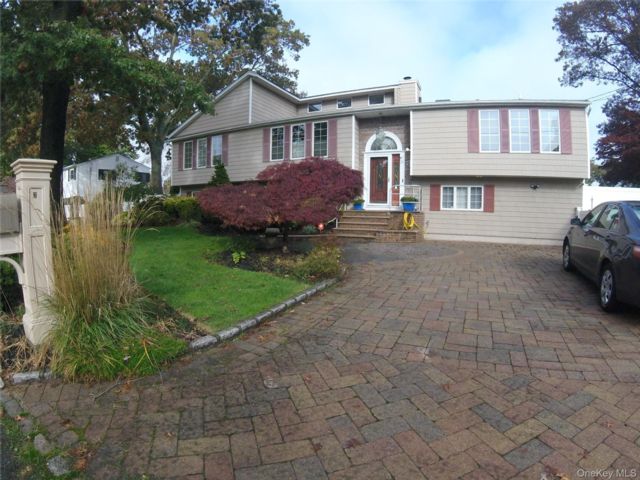  1 BR,  1.00 BTH &nbsp;Split level style home in Port Jefferson Station