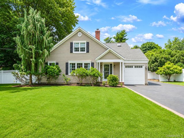  4 BR,  3.00 BTH &nbsp;Exp cape style home in Stony Brook