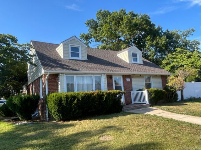  4 BR,  3.00 BTH &nbsp;Colonial style home in Baldwin