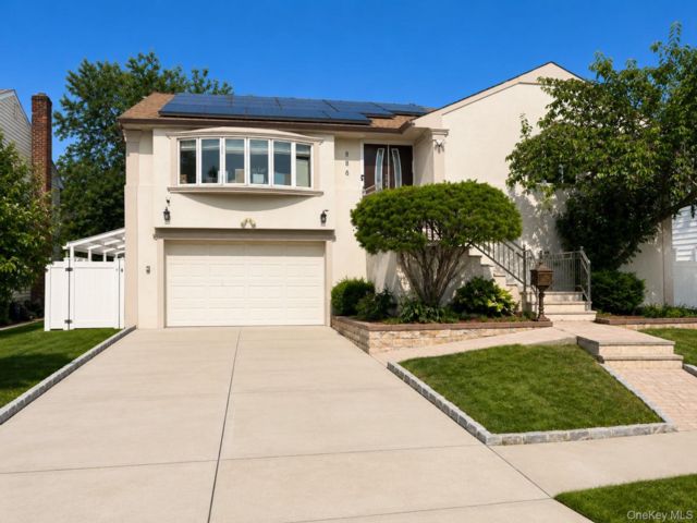  5 BR,  5.00 BTH &nbsp;Hi ranch style home in Valley Stream