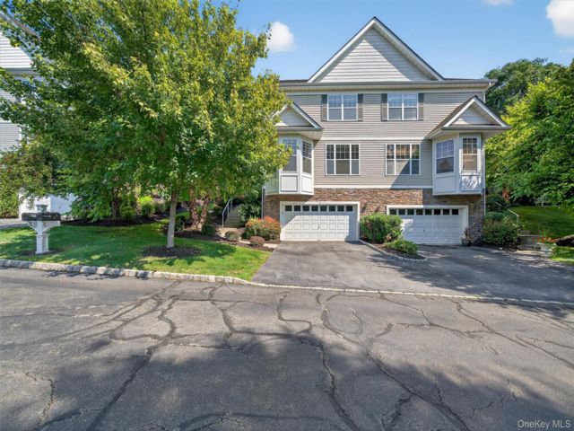  3 BR,  3.00 BTH &nbsp;Condo style home in Middletown