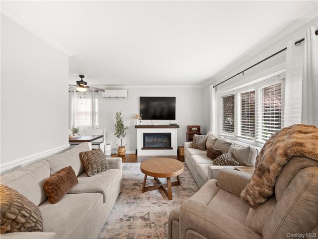 3 BR,  1.00 BTH &nbsp;Ranch style home in Lindenhurst